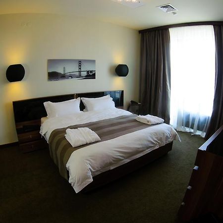 Voyage Hotel Karagandy Esterno foto