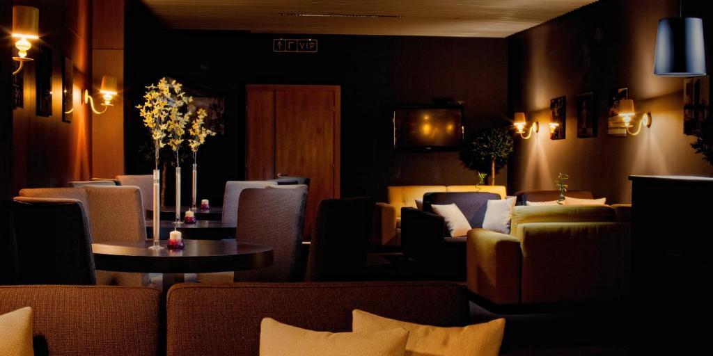 Voyage Hotel Karagandy Esterno foto