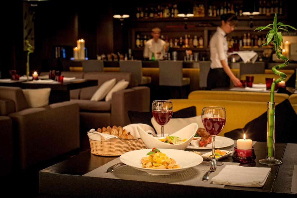 Voyage Hotel Karagandy Esterno foto