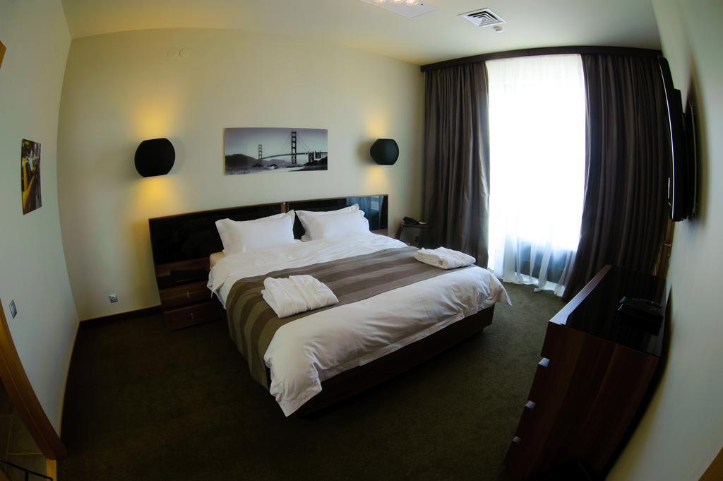 Voyage Hotel Karagandy Esterno foto