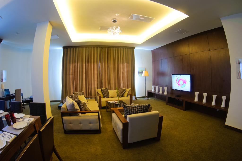 Voyage Hotel Karagandy Esterno foto