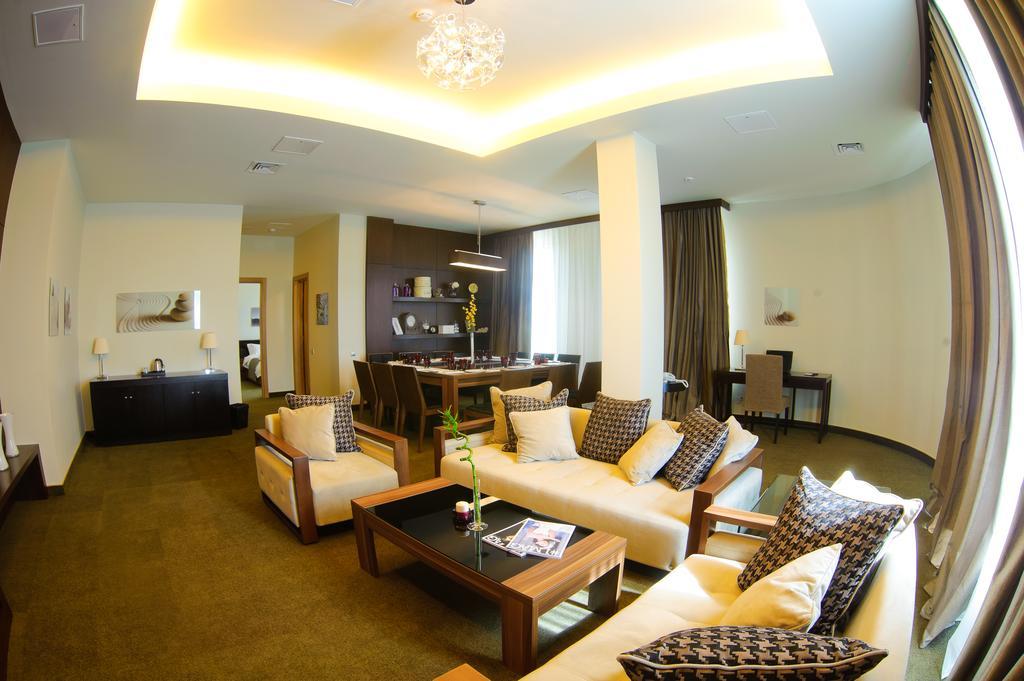 Voyage Hotel Karagandy Esterno foto
