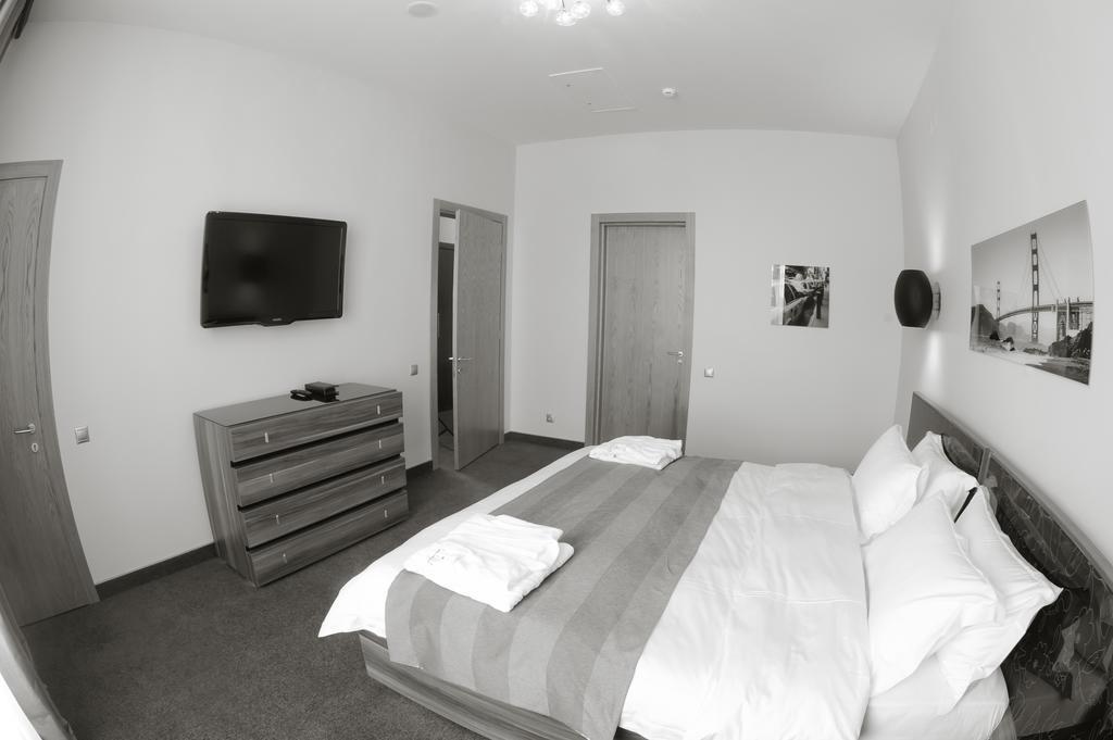 Voyage Hotel Karagandy Esterno foto