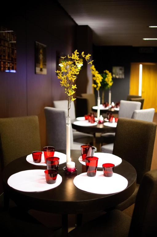 Voyage Hotel Karagandy Esterno foto
